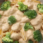 Copycat Olive Garden Alfredo Sauce Recipe (Easy & Creamy)
